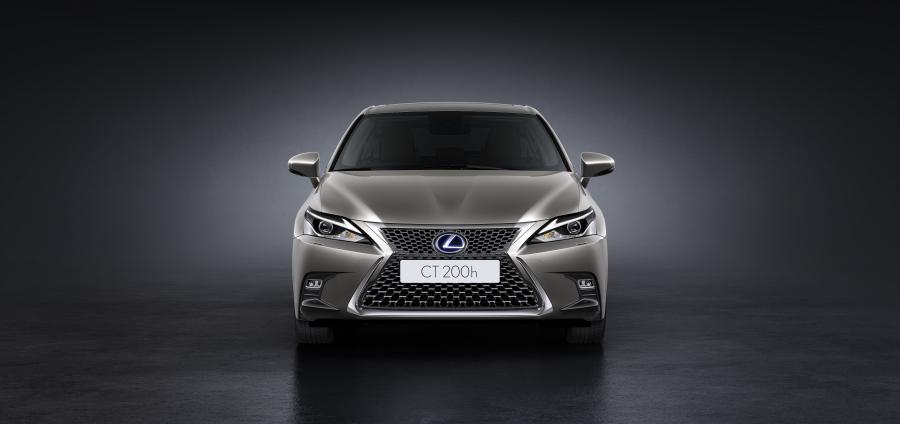  Lexus CT200h 2017 года  (WW) (фото 13 из 21)